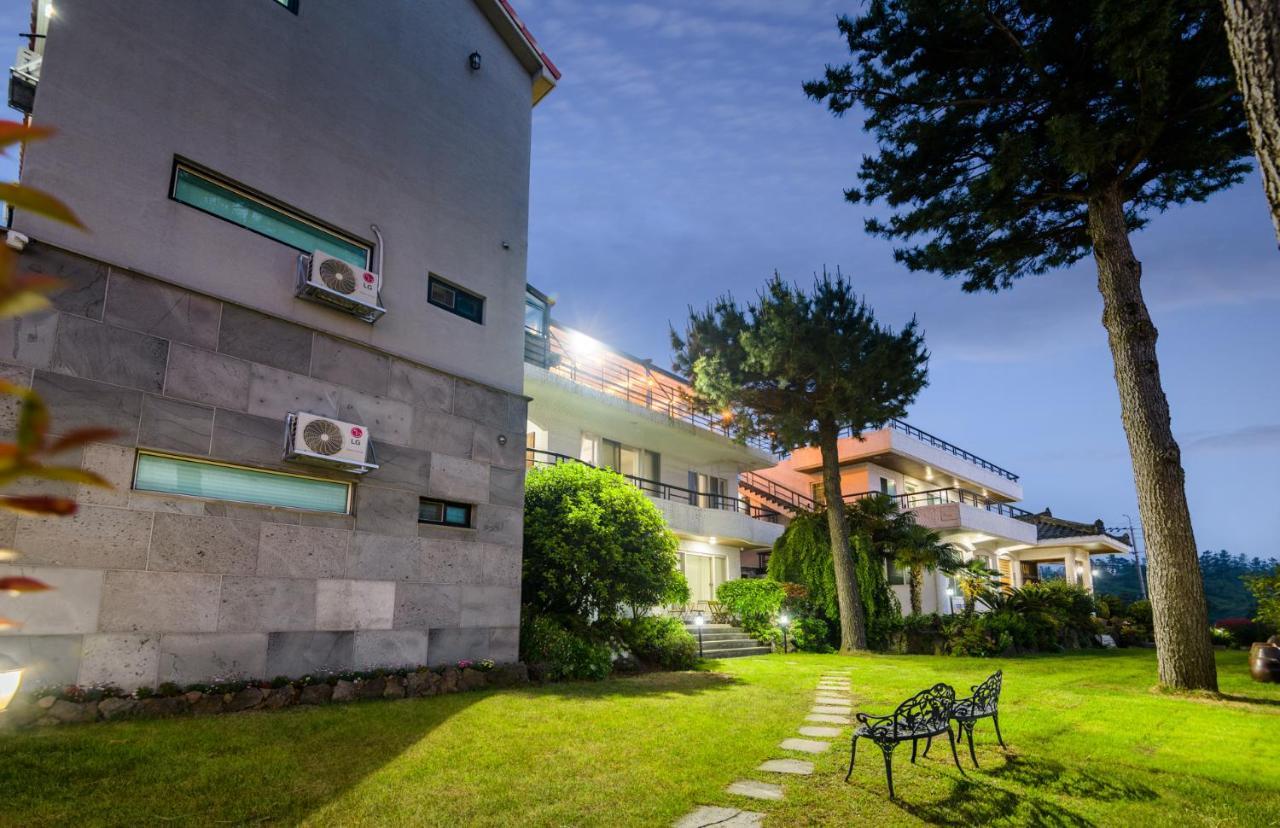 Harry And Sodam Pension Чеджудо Экстерьер фото