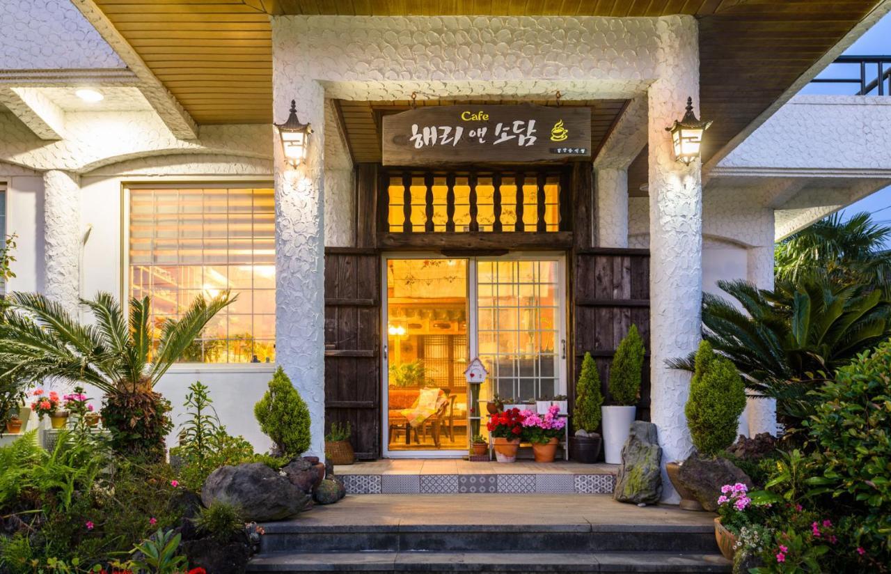 Harry And Sodam Pension Чеджудо Экстерьер фото